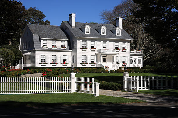 Stately Long Island mansion One of the beautiful mansions in the Hamptons out on Long Island. the hamptons photos stock pictures, royalty-free photos & images