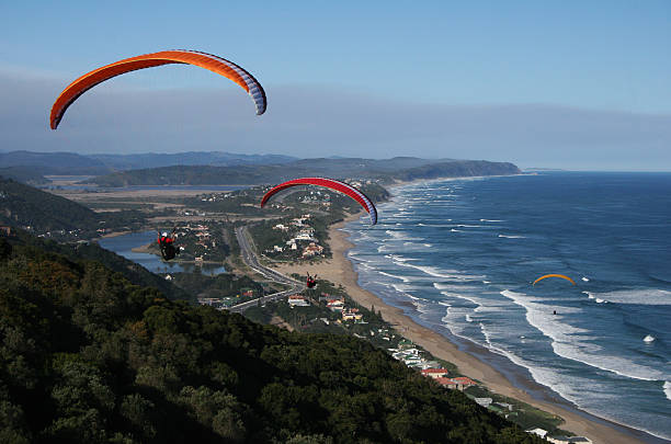 wilderness - south africa the garden route knysna paragliding stock-fotos und bilder