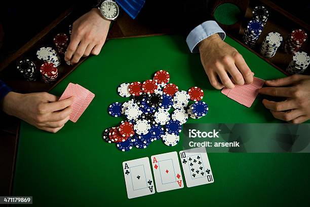 Mesa De Poker - Fotografias de stock e mais imagens de Apostas desportivas - Apostas desportivas, Arte, Cultura e Espetáculo, Carta de Baralho
