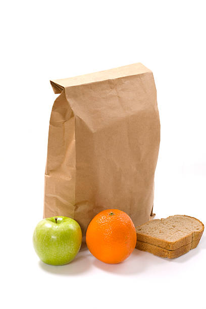 bolsa de papel - packed lunch paper bag apple lunch fotografías e imágenes de stock
