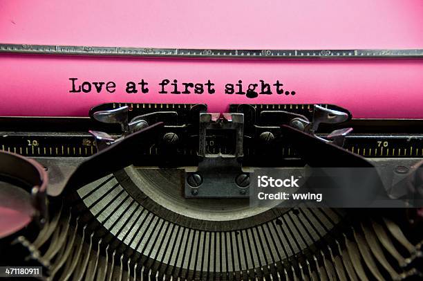 Amor A Primera Vista Foto de stock y más banco de imágenes de Máquina de escribir - Máquina de escribir, Amor - Sentimiento, Día de San Valentín - Festivo