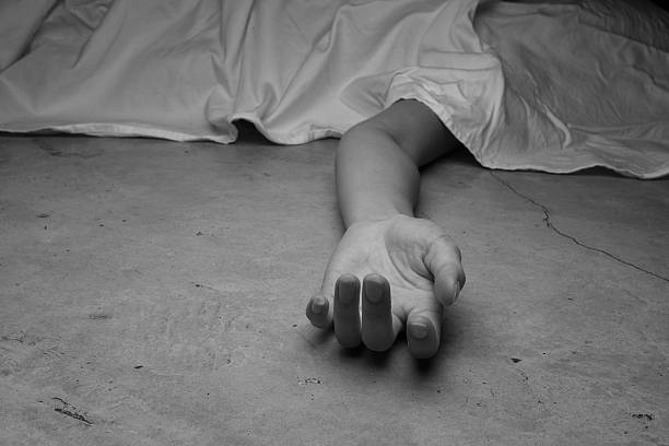 istock The dead woman's body. Focus on hand 471180934