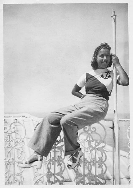 istock Young woman in 1935 471182035