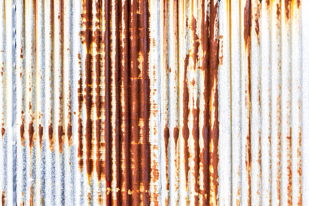 plaque de fer et métaux galvanisé - corrugated iron tin rusty metallic photos et images de collection