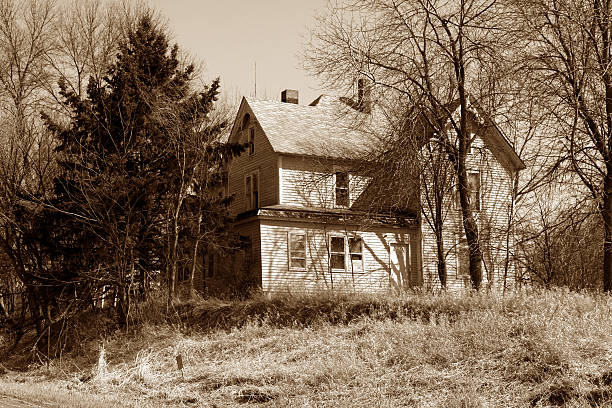 istock Home in the Country 471183577