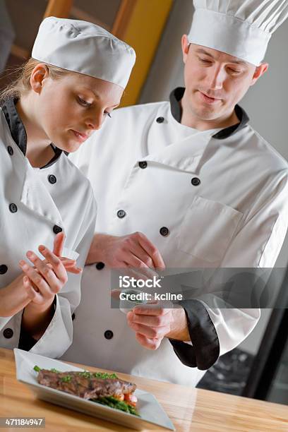 の料理学校 - 2人のストックフォトや画像を多数ご用意 - 2人, コック帽, シェフの制服