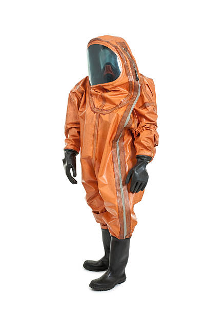 mann in chemischen protection suit - strahlenschutzkleidung stock-fotos und bilder