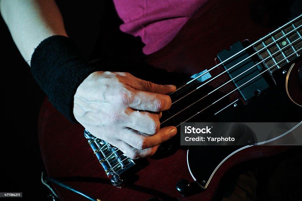 Chitarra nelle mani - Foto stock royalty-free di Adulazione