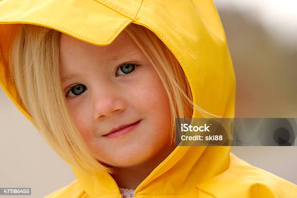 슈퍼 귀여운 장대비 어린 소녀 2-3 살에 대한 스톡 사진 및 기타 이미지 - 2-3 살, 감정, 개념
