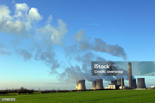 As Emissões - Fotografias de stock e mais imagens de Indústria - Indústria, Natureza, Alterações climáticas