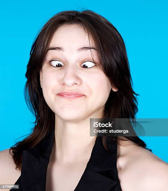 Bizco Foto de stock y más banco de imágenes de Adolescente - Adolescente, Adulto, Azul