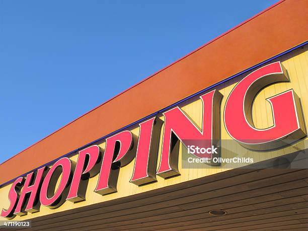 De Compras Foto de stock y más banco de imágenes de Aire libre - Aire libre, Amarillo - Color, Centro comercial