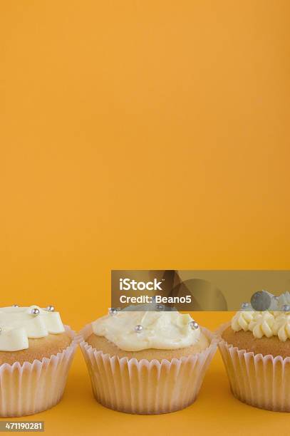 黄色カップケーキ - おやつのストックフォトや画像を多数ご用意 - おやつ, アイシング, カップケーキ