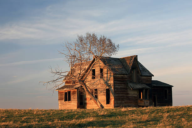 istock Abandoned House on the Prairie 471190841