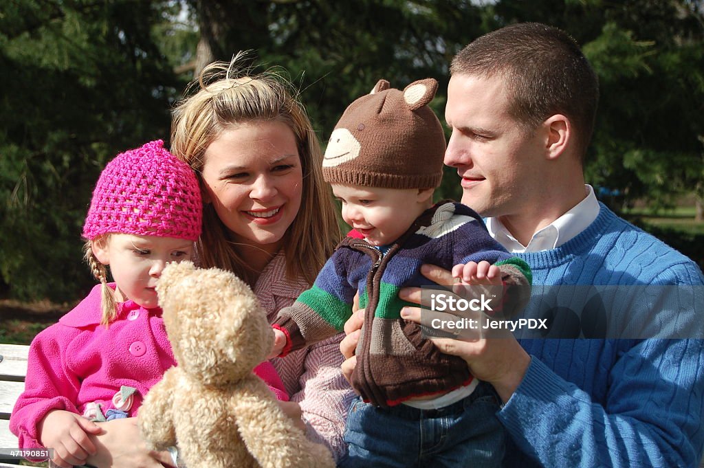 Família feliz no parque - Foto de stock de Adulto royalty-free