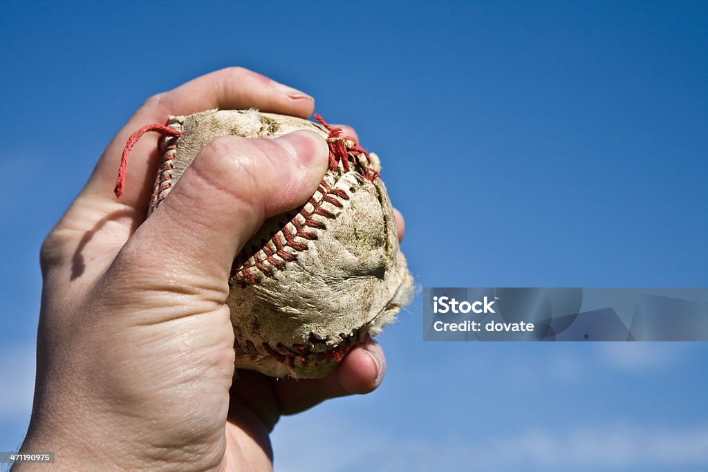 Main tenant Joueur de Baseball - Photo de Agripper libre de droits