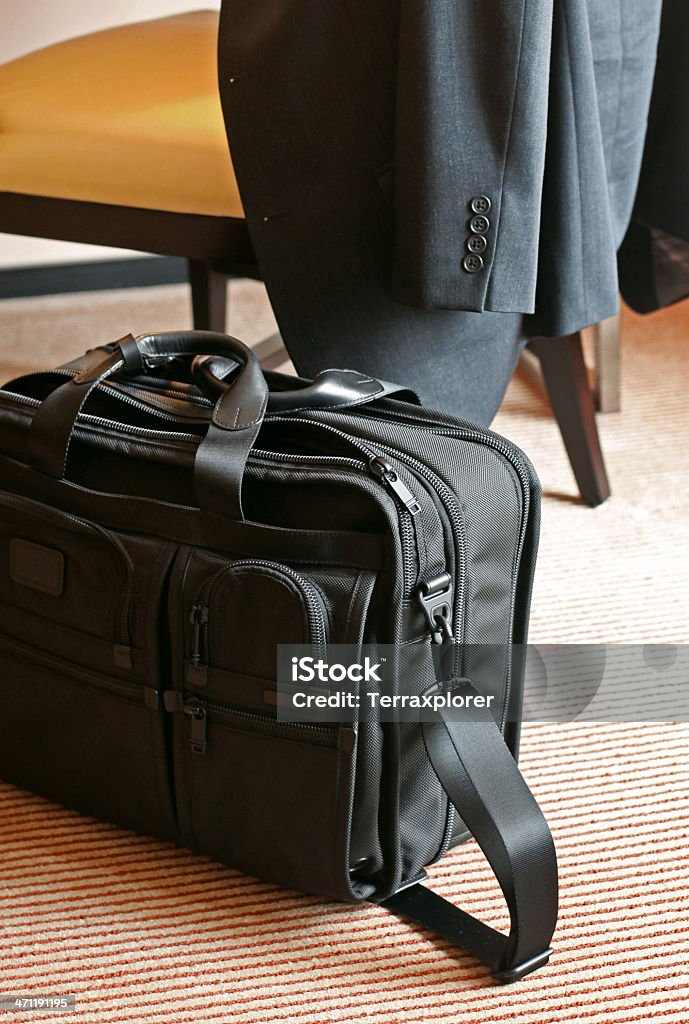 Di Business Travel Still Life - Foto stock royalty-free di Borsa per laptop