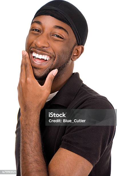 Hombre Sonriente Joven Afroamericana Foto de stock y más banco de imágenes de Pañuelo pirata - Pañuelo pirata, Afrodescendiente, Africano-americano