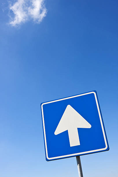 istock Arrow sign straight ahead XL 471193723