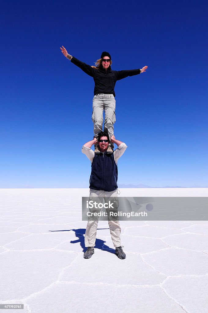 Arborant sur les Salt Flats - Photo de Salar de Uyuni libre de droits