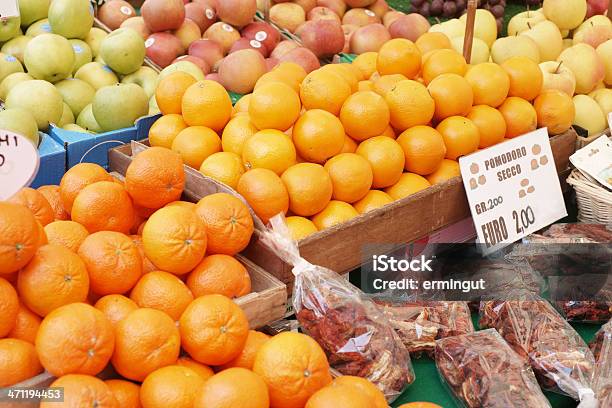 Frutas No Mercado Em Veneza - Fotografias de stock e mais imagens de Alimentação Saudável - Alimentação Saudável, Amarelo, Banca de Mercado