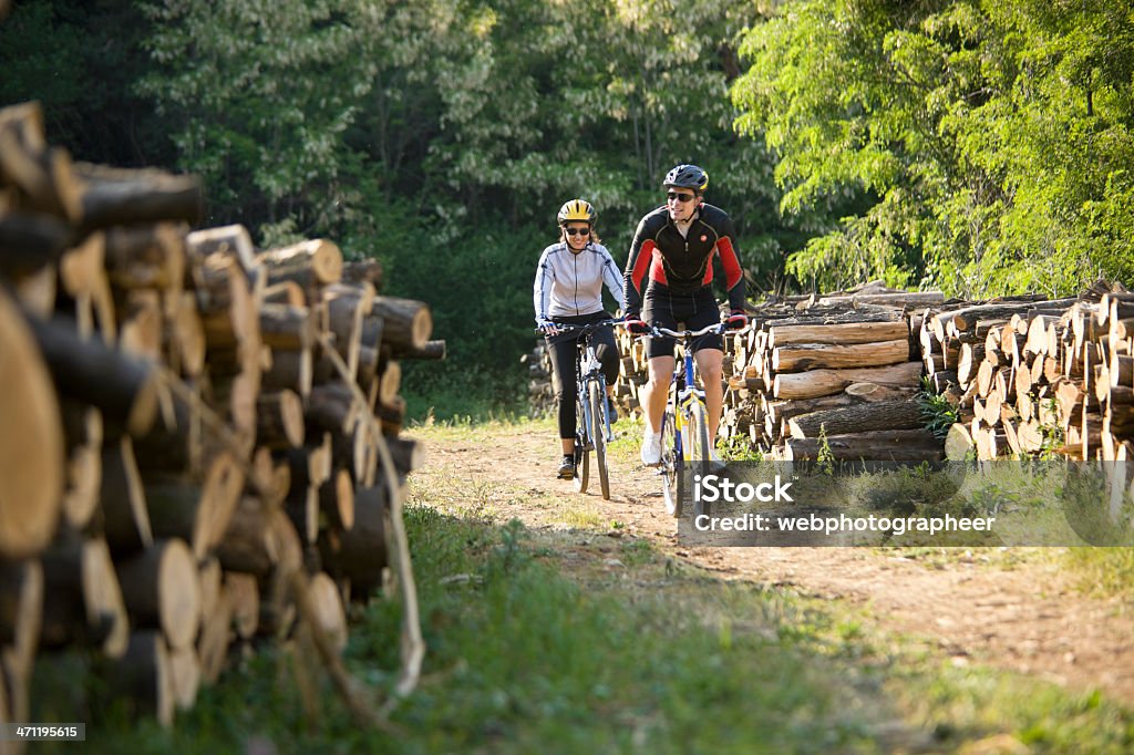 Andar de bicicleta - Foto de stock de A caminho royalty-free