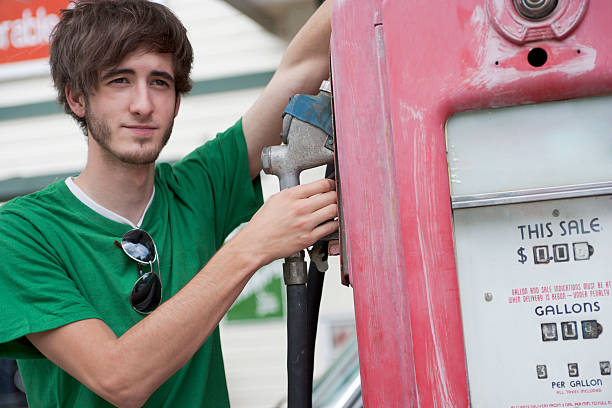 istock Teenager Pumps Gas (XXL) 471198183