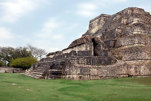 istock Side view of Mayan Ruin 471198411