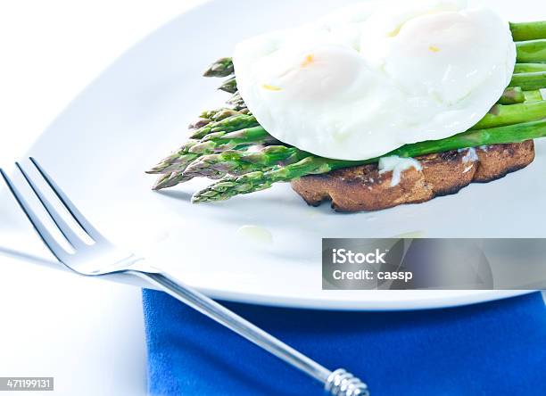 Photo libre de droit de Œufs Pochés banque d'images et plus d'images libres de droit de Aliment poché - Aliment poché, Asperge, Assiette