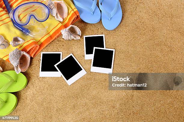 Foto de Praia De Fundo Com Fotos Em Branco e mais fotos de stock de Fotografia - Arte e artesanato - Fotografia - Arte e artesanato, Fotografia - Imagem, Quatro Objetos