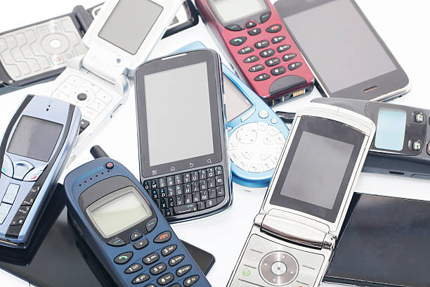 istock Old and new Mobile phones, smartphone 471199722