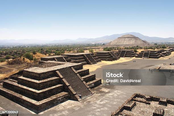 Teotihuacán Foto de stock y más banco de imágenes de Arquitectura - Arquitectura, Azteca, Cielo
