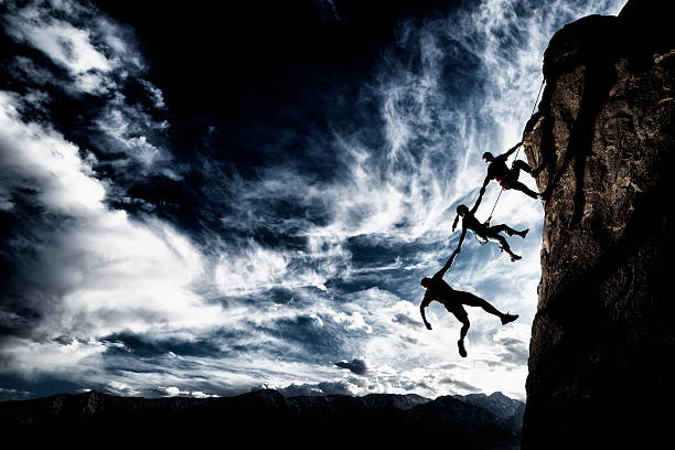 extreme resgate - mountain climbing rock climbing adventure incentive - fotografias e filmes do acervo