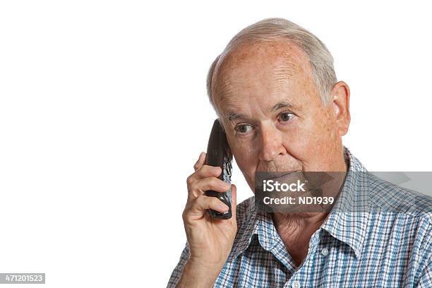 Starszy Człowiek Na Telefon - zdjęcia stockowe i więcej obrazów Senior - Senior, Białe tło, Telefonować