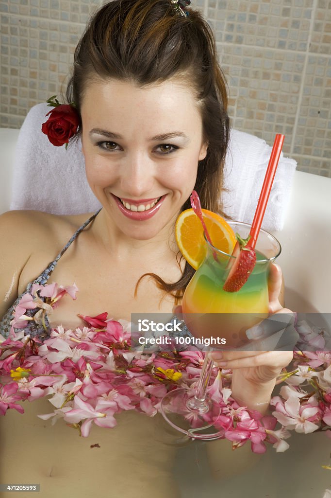 Relaxando no bathtube - Foto de stock de Adulto royalty-free