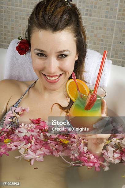 Foto de Relaxando No Bathtube e mais fotos de stock de Adulto - Adulto, Amimar, Aromaterapia