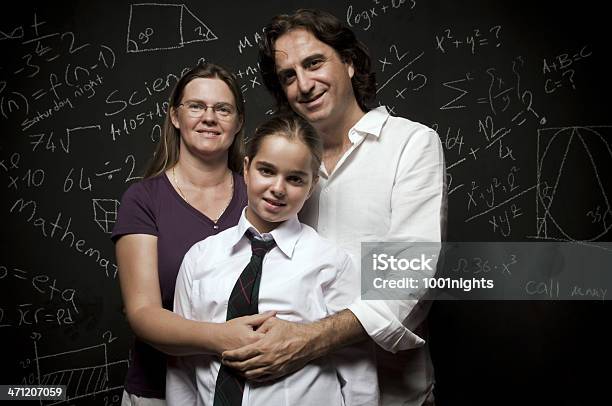 Glückliche Familie Stockfoto und mehr Bilder von 10-11 Jahre - 10-11 Jahre, Beginn des Schuljahres, Bildung