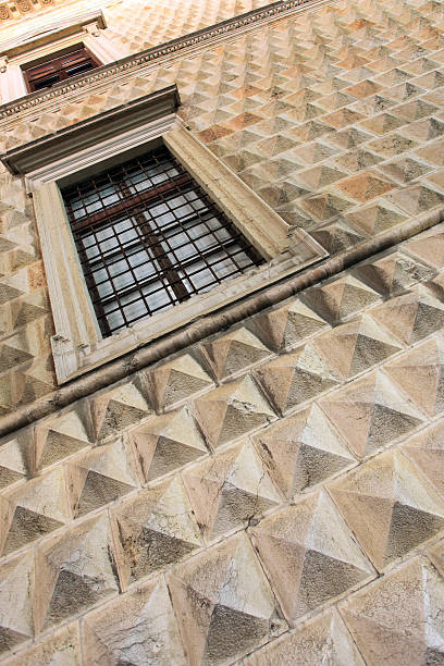 istock Palazzo dei Diamanti presso Ferrara 471211721