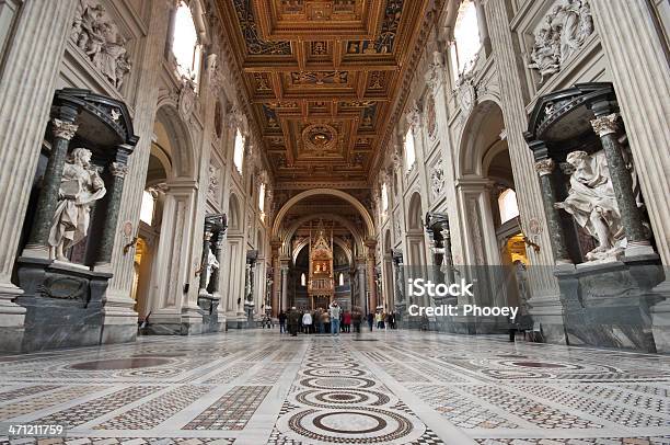 Wewnątrz Bazylika Saint John Lateran - zdjęcia stockowe i więcej obrazów Bazylika - Bazylika, John The Baptist, John the Evangelist