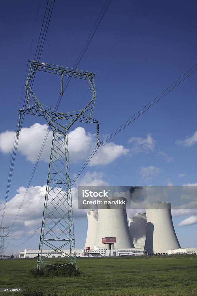 핵 공장요 및 전원 운항선 - 로열티 프리 공장-산업 건물 스톡 사진