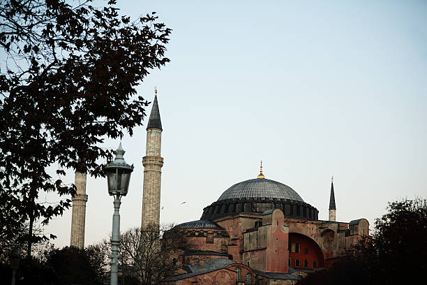 ayasofya church-mesquita-museu - mosque europe part of day - fotografias e filmes do acervo