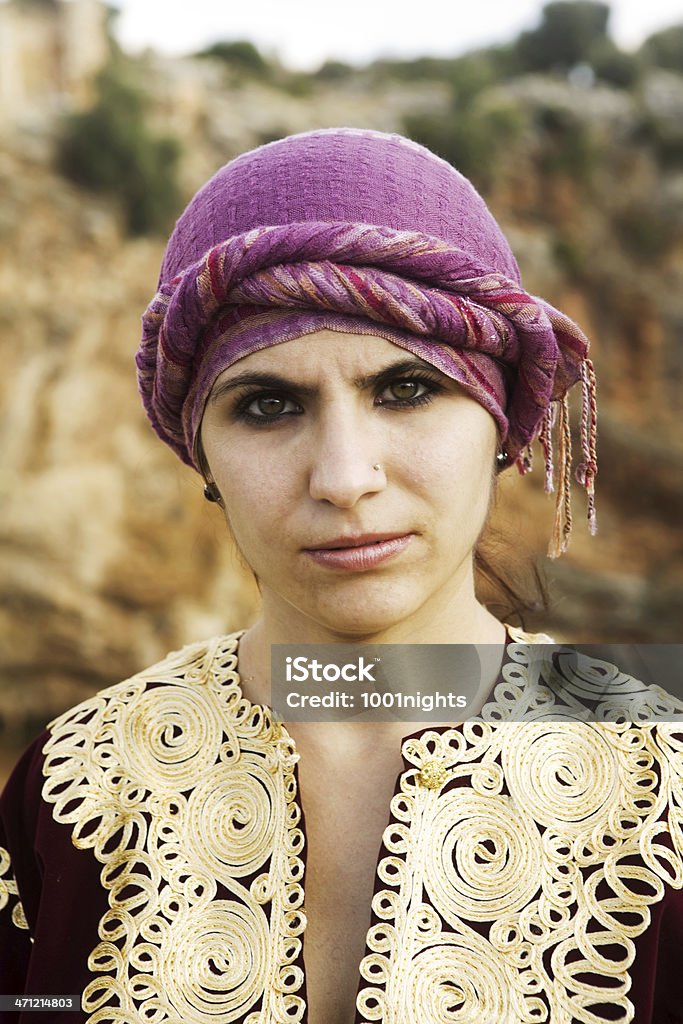 Mulher com roupa tradicional - Foto de stock de Iraque royalty-free