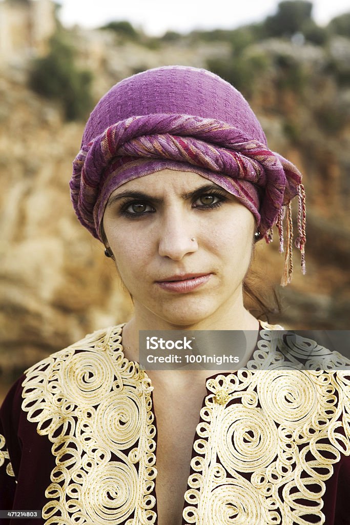 Женщина с традиционной одежды - Стоковые фото Ирак роялти-фри