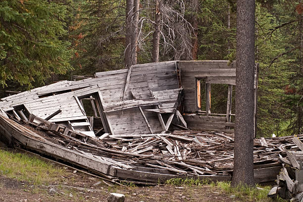 istock Remains of a House 471215083