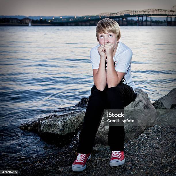Portrait Of A Teen Boy Foto de stock y más banco de imágenes de Chicos adolescentes - Chicos adolescentes, Adolescente, Aire libre