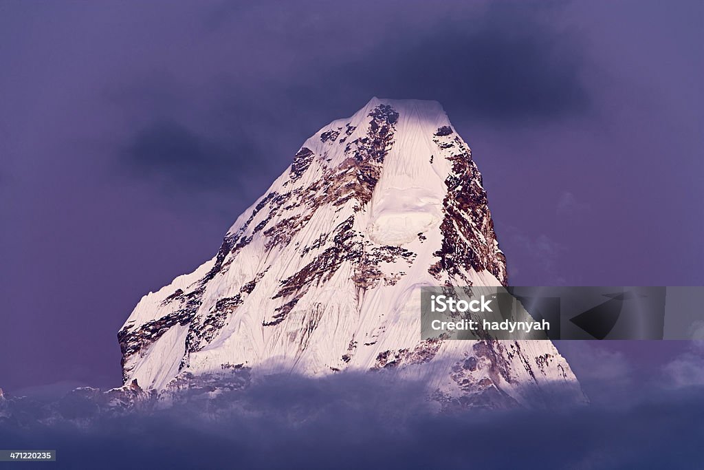 Puesta de sol sobre Ama Dablam - Foto de stock de Aire libre libre de derechos