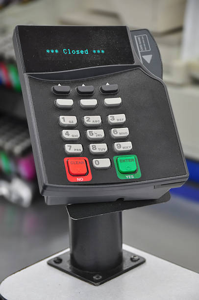 istock Consumer In-store credit card machine reading closed 471222987