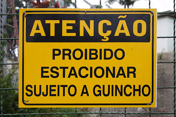 istock Warning sign - Brazilian Portuguese 471223527