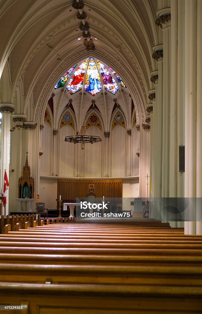 Interior de la iglesia - Foto de stock de Altar libre de derechos