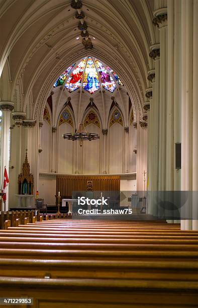 Interior De La Iglesia Foto de stock y más banco de imágenes de Altar - Altar, Arco - Característica arquitectónica, Arquitectura